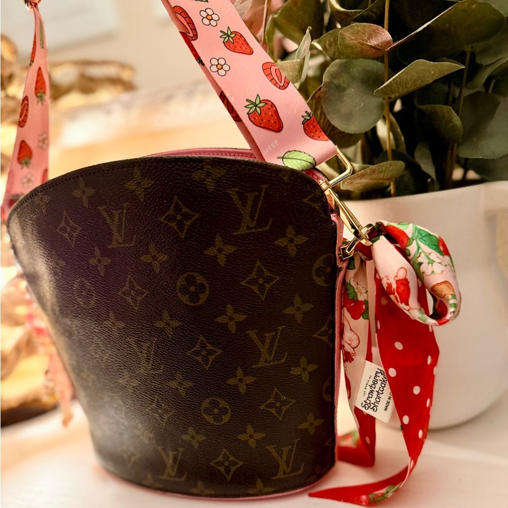 Authentic Louis Vuitton Strawberry Shortcake theme bag - Picture 10 of 13